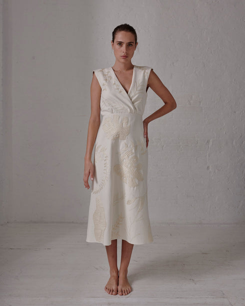 Gualanday Canvas Hand Embroidered Midi Dress / Ecru