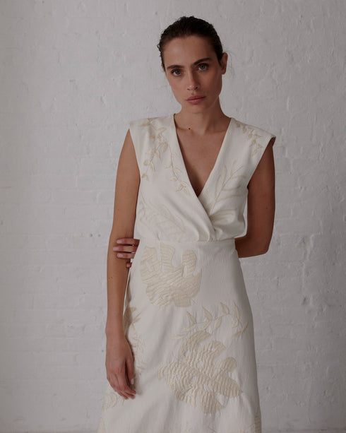 Gualanday Canvas Hand Embroidered Midi Dress / Ecru